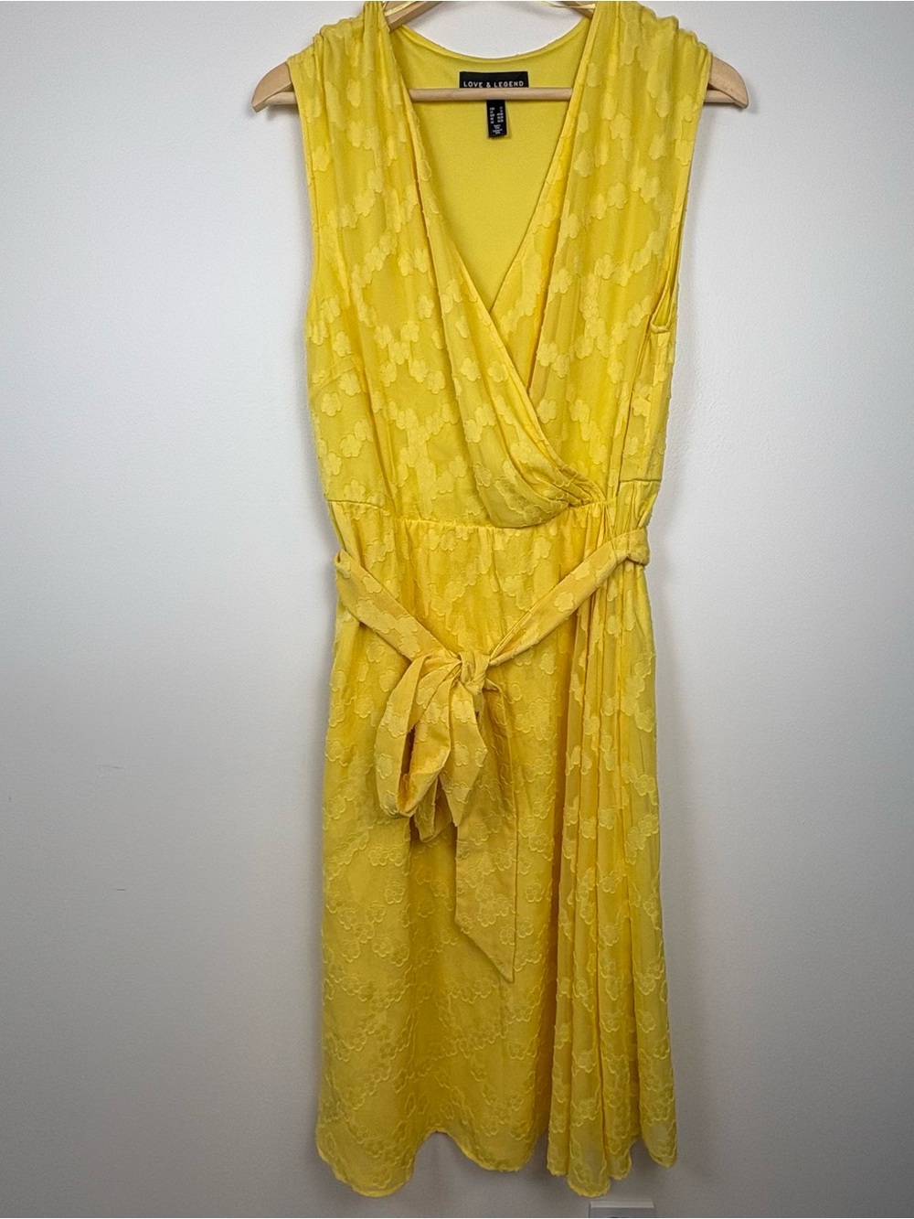 Love & Legend Women’s Yellow Sleeveless Floral Faux Wrap Dress Belted Size 1XL - Picture 3 of 7